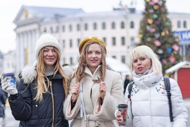 San Marinos Starlit Stroll: A Christmas Walking Tour - Key Points