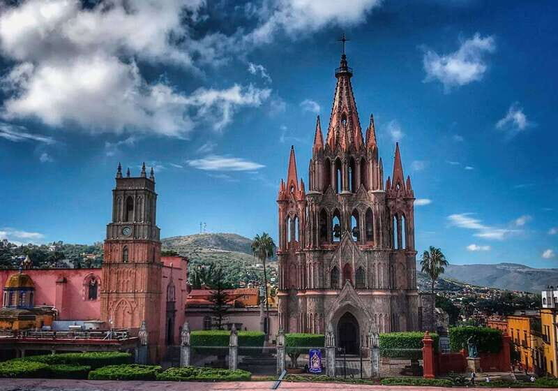 San Miguel De Allende: Downtown Landmarks Walking Tour - Key Points: