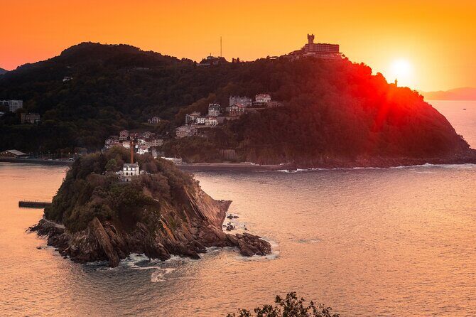 San Sebastian Donostria: Self Guided Scavenger Hunt and Tour - About the Tour: An In-Depth Look