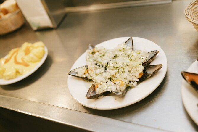 San Sebastian Old Town Pintxos & Wine Tour Small Group Tour - Key Points