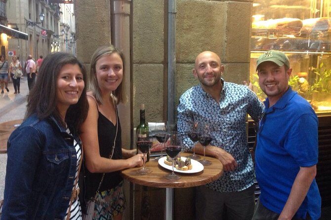 San Sebastian Pintxos Tour for Gourmets in the Old Town - The Atmosphere and Group Dynamics