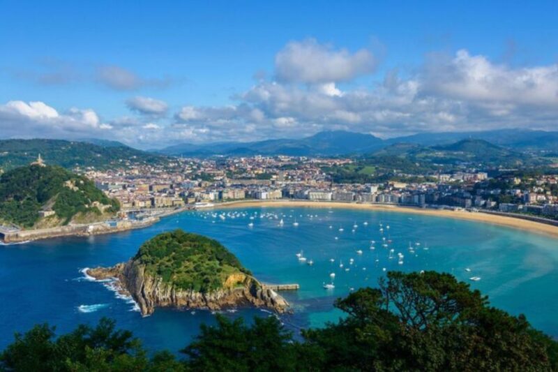 San Sebastian: Private custom walking tour with a guide - Key Points