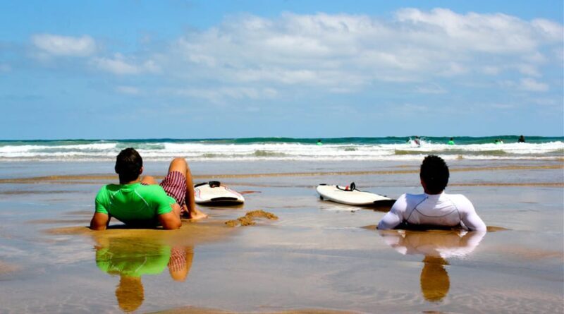 San Sebastian: Surf & Party Hostel - The Social and Cultural Vibe