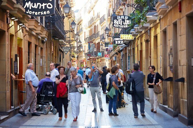 San Sebastian Walking Tour with Pintxo and Drink - Exploring the Itinerary in Detail