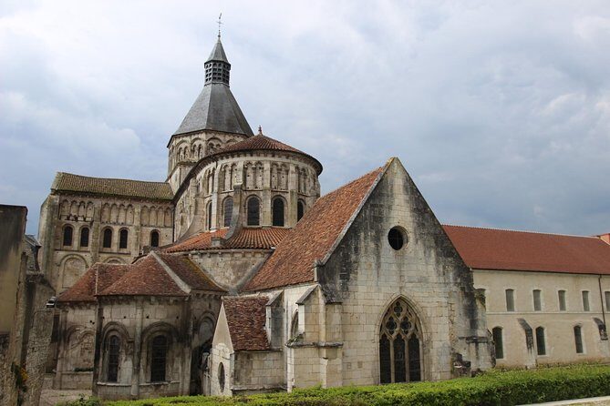 Sancerre & Pouilly-Fumé Wine Tour with Local Goats' Cheese and the River Loire - Market Stroll and Sancerre Walk