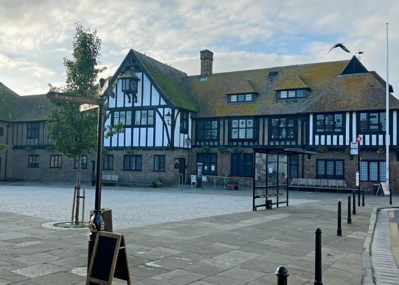 Sandwich: Private 2hr Walking Tour with a Blue Badge Guide - Key Points