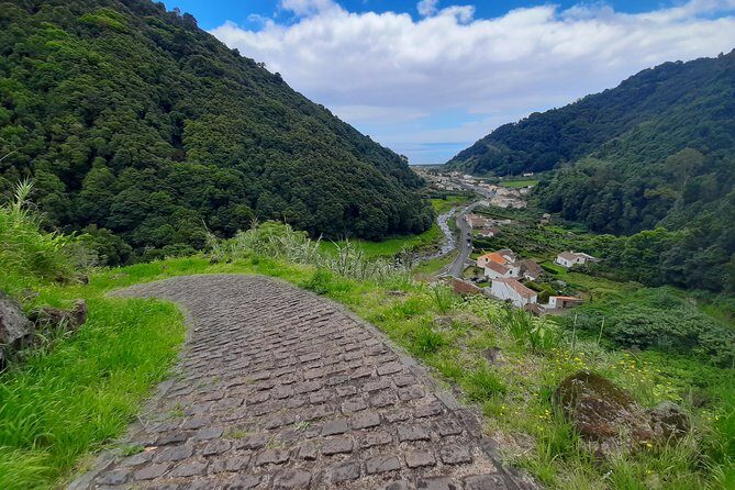 Sanguinho hike, Salto do Prego Waterfall and Furnas hotsprings - Discovering São Miguel’s Natural and Cultural Marvels