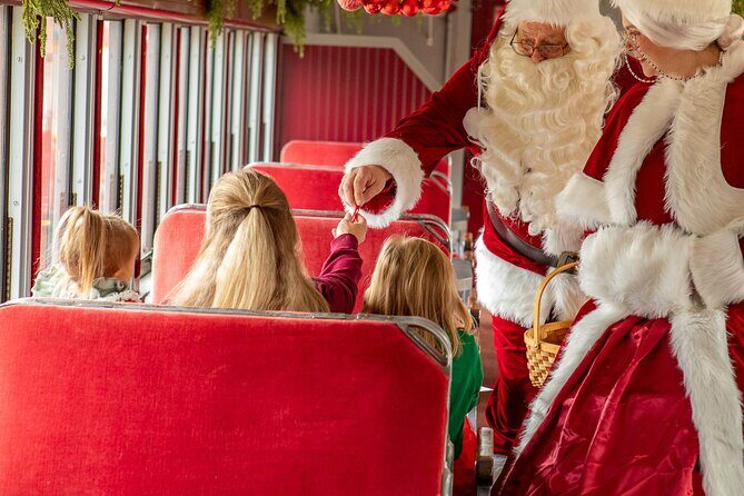 Santa Express Train First Class Granite State Railway - A Family-Friendly Holiday Ride: Santa Express Train First Class in the White Mountains