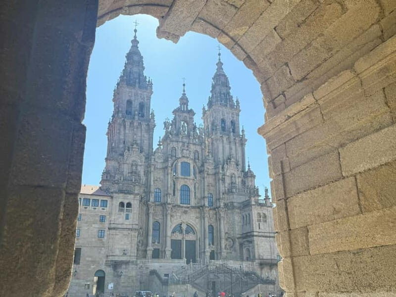 Santiago de Compostela: 4hours tour with everything included - Key Points