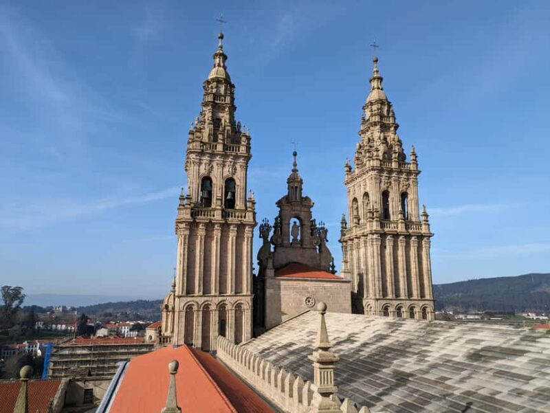 Santiago de Compostela: Cathedral & Carraca Tower Roofs Tour - FAQ