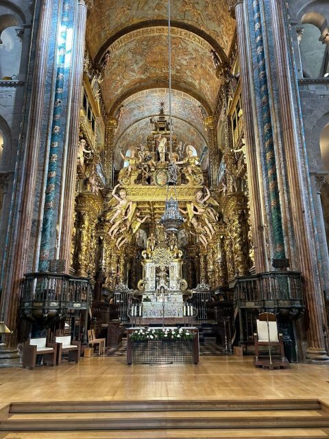 Santiago de Compostela: Cathedral, Museum, and Old Town Tour - Museum and Religious Artifacts