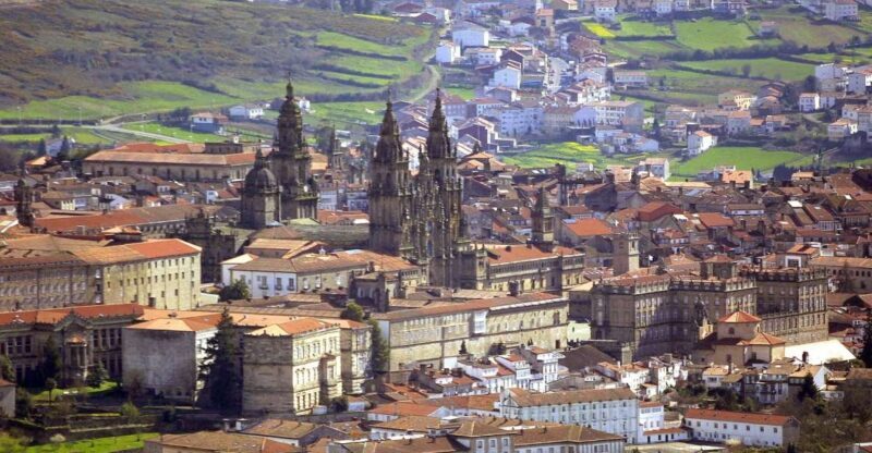 Santiago de Compostela Private Tour from Lisbon - Key Points