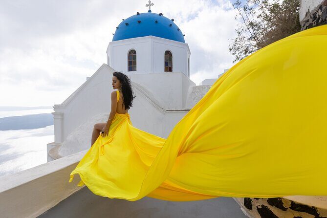 Santorini 2hrs Flying Dress Photoshoot with Transportation - Frequently Asked Questions