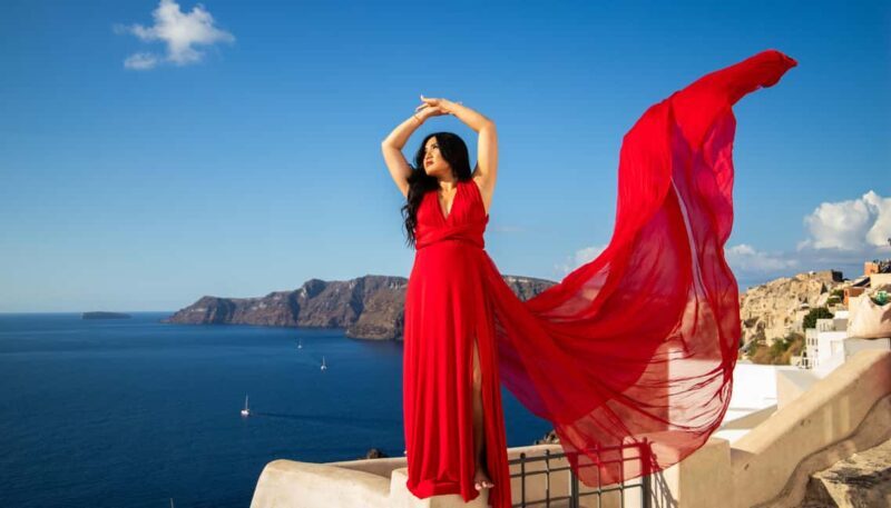 Santorini: 40-minute Photoshoot in Oia - The Breakdown of the Itinerary