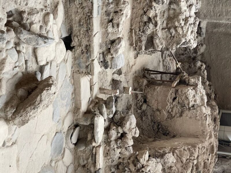 Santorini: Akrotiri Private Guided Tour with Hotel Pick-Up - The Experience: What to Expect from the Akrotiri Private Guided Tour