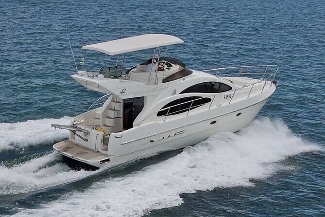 Santorini Caldera: Private Flybridge Yacht Experience - Why This Tour Is Worth Considering