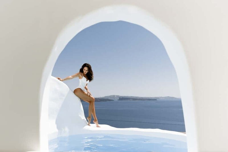 Santorini: Casual Photoshoot by Flying Dress Photo © - Key Points