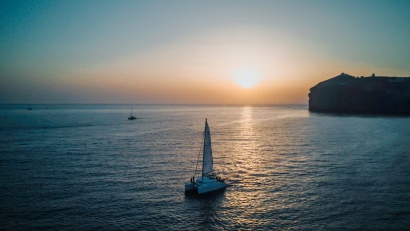 Santorini Catamaran Cruise with Swimming, Meal and Open Bar - FAQ