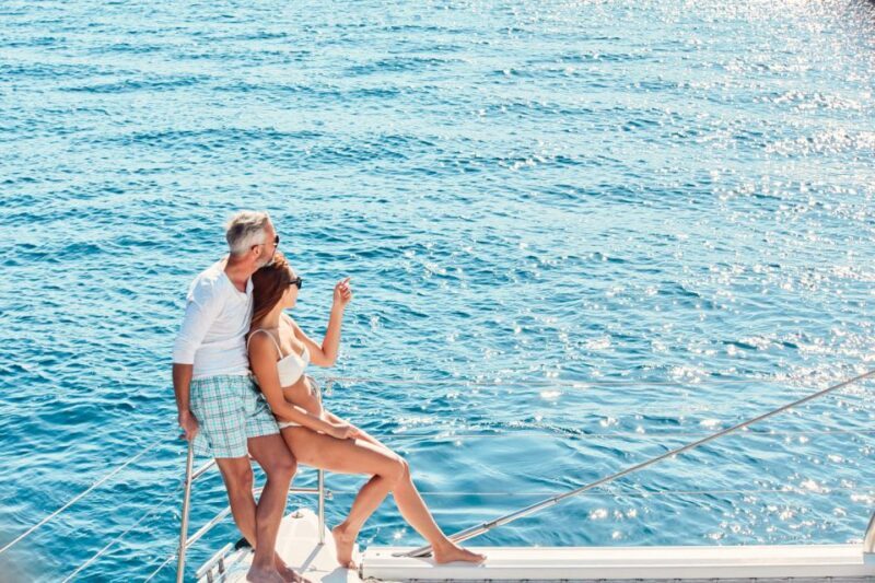 Santorini: Catamaran Tour with BBQ Meal and Unlimited Drinks - What to Expect on the Santorini Catamaran Tour