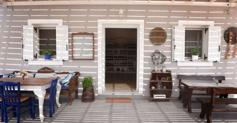 Santorini: Cork & Fork - Key Points