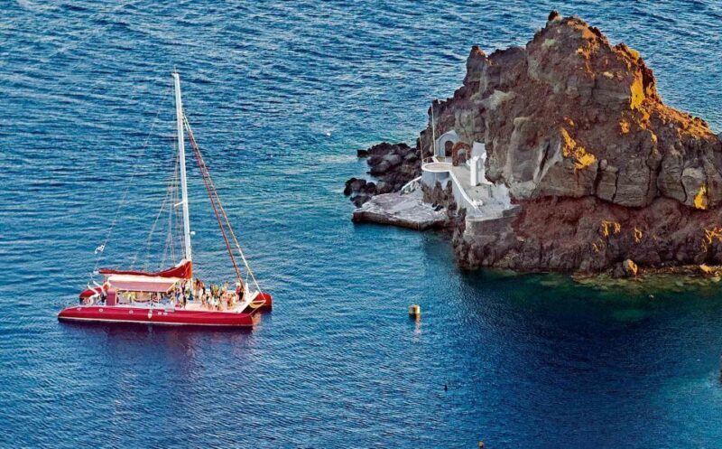 Santorini: Cruise Catamaran with BBQ & Drinks Day or Sunset - Key Points