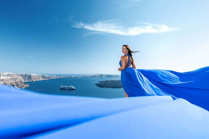 Santorini: Flying Dress Photo © Photoshoot "Express Package" - What Makes This Photoshoot Unique?