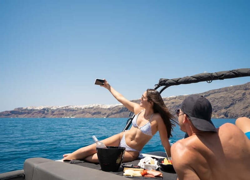 Santorini: half day exclusive speedboat cruise - Onboard Experience and Amenities