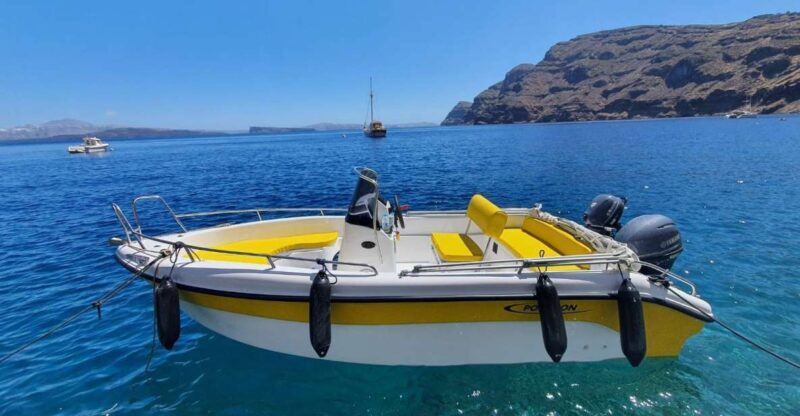 Santorini: license free boat in Santorini - The Sum Up