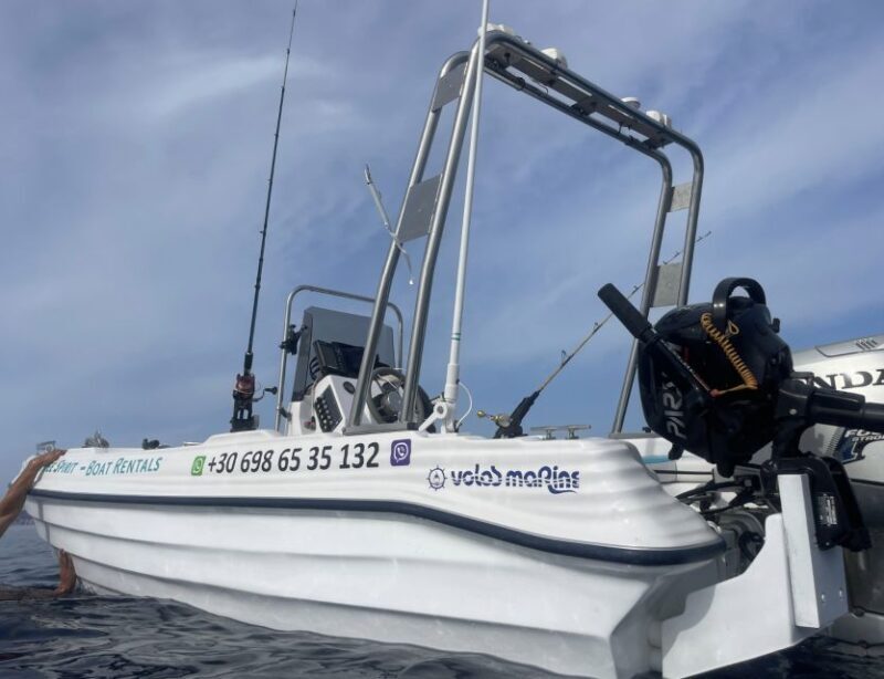 Santorini: License-Free Boat Rental with Snorkeling Gear - Key Points