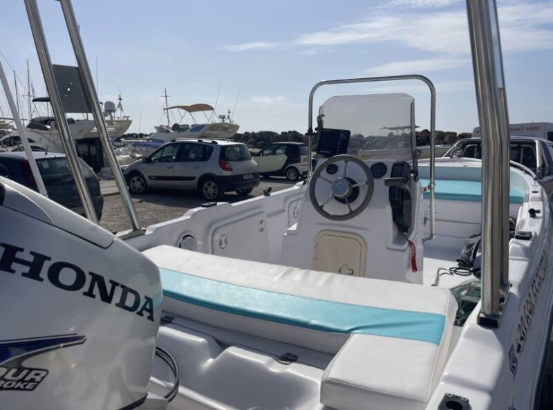 Santorini: License-Free Boat Rental with Snorkeling Gear - The Experience in Practice