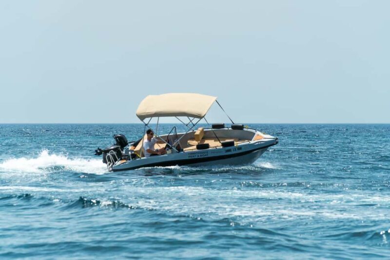 Santorini: License-Free Motor Boat Rental -Full or Half Day - An In-Depth Look at the Santorini Boat Experience