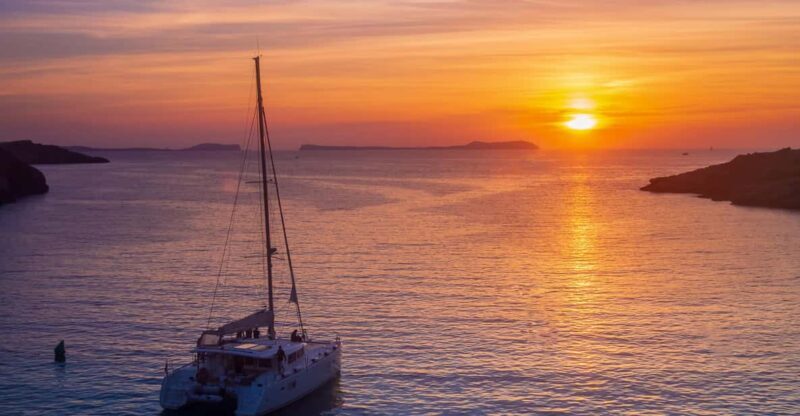 Santorini: Luxury Sunset Cruise with Dinner, BBQ, and Drinks - The Experience: A Deep Dive into the Santorini Sunset Cruise