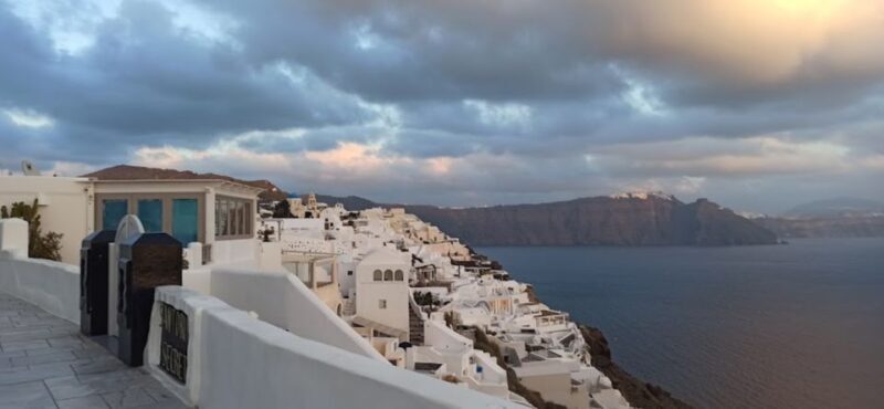 Santorini: Oia Cultural Highlights Sunset Walking Tour - Breakdown of the Itinerary