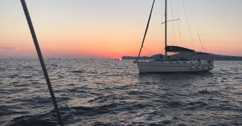 Santorini: Private 5-Hour Sunset Sailing Tour with Dinner - What to Expect on Your Sunset Sailing Adventure