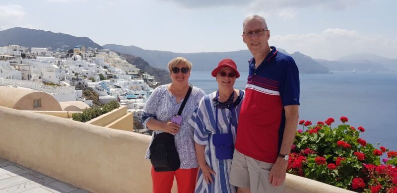 Santorini: Private Group Sightseeing Tour - Oia: The Dreamy Village