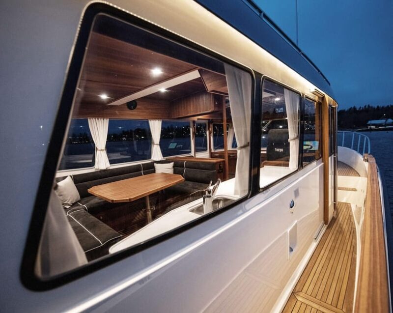 Santorini: Private Motor Yacht Cruise with Meal & Open Bar - FAQ