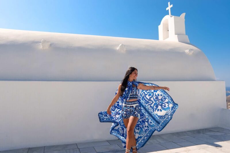 Santorini: Private Photoshoot Tour by a Pro Photographer - The Experience in Detail