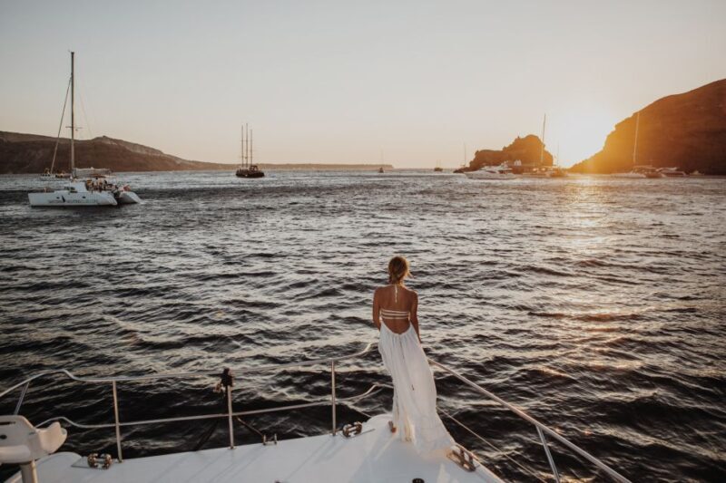 Santorini Proposal: A Luxury Photoshoot for Your Yes! Moment - Key Points