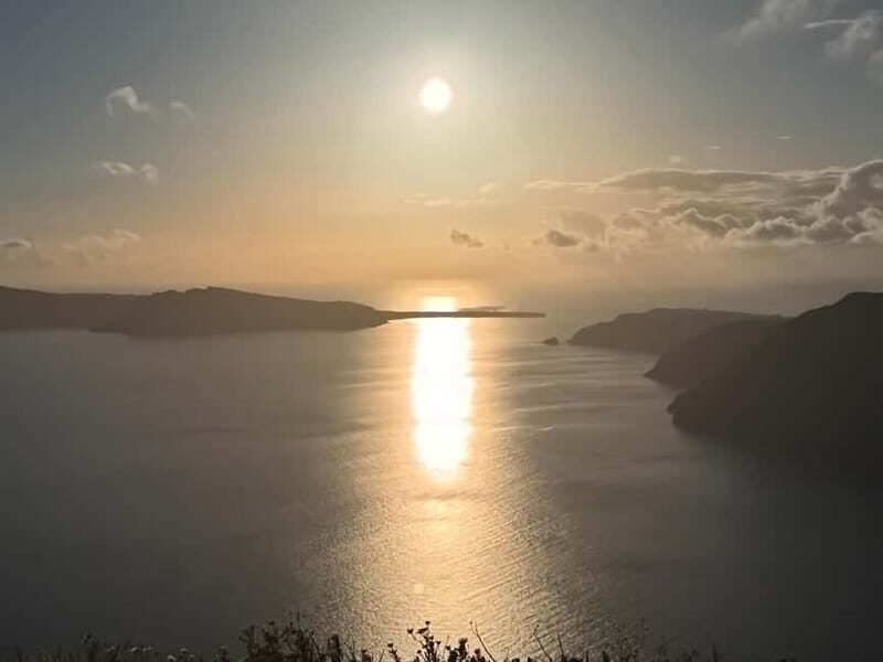 Santorini: Romantic Proposal with Caldera View - The Location: Why It Matters