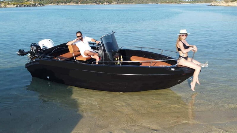 Santorini: Self-Drive Boat Rental without Boat License - An In-Depth Look at the Self-Drive Boat Experience in Santorini