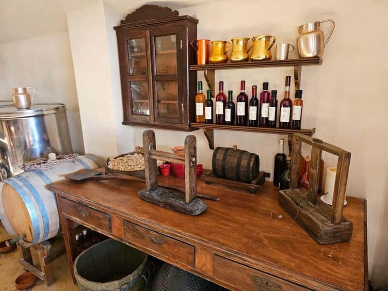 Santorini: Shared Wine Tasting and Culinary Experience - Key Points