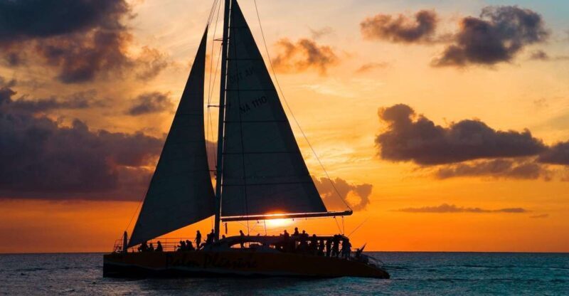 Santorini: Sunset Caldera Cruise with BBQ Meal and Drinks - Key Points