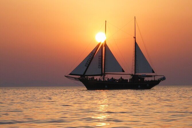 Santorini Sunset cruise - An In-Depth Look at the Santorini Sunset Cruise