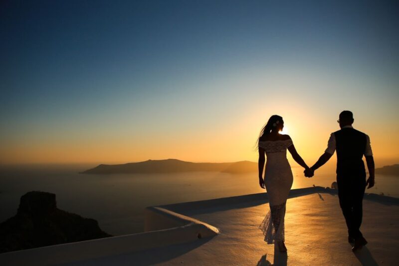 Santorini: Sunset Photo Shoot with a Personal Photographer - Key Points