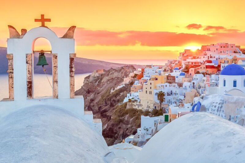 Santorini: Traditional Sightseeing Bus Tour with Oia Sunset - Key Points