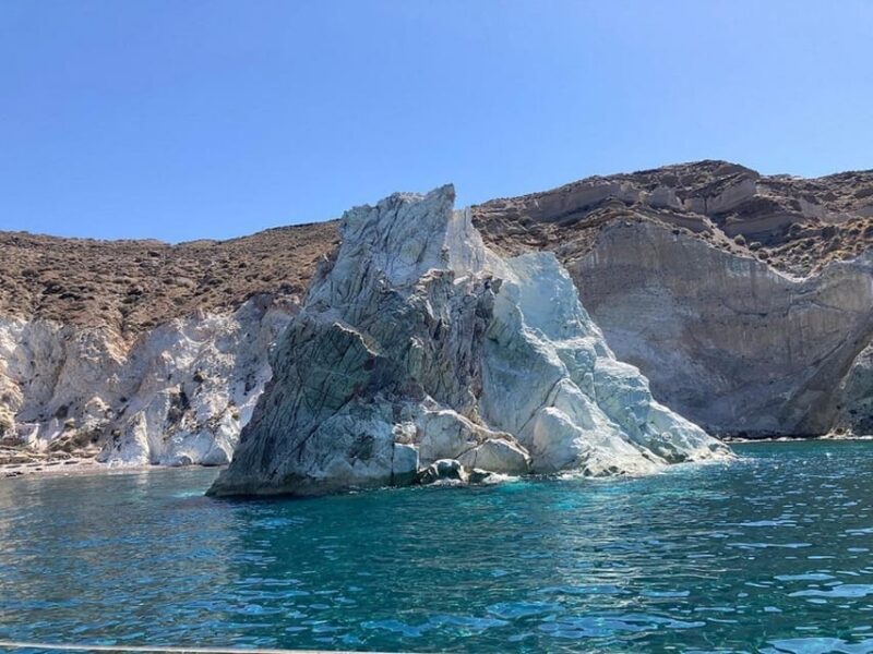 Santorini:Cruises with Catamaran around the Volcanic Island. - Key Points