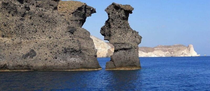 Santorini:Cruises with Catamaran around the Volcanic Island. - An In-Depth Look at the Santorini Catamaran Cruise