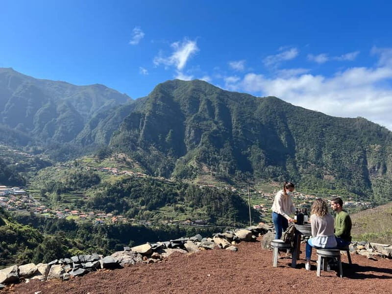 São Vicente Vineyard Visit With Traditional Lunch - Vineyard Tour: Learning and Sightseeing