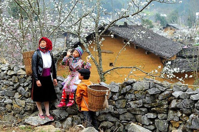 Sapa 3 Days 2 Nights Trekking Tour From Hanoi (2 Nights in Hotel) - The Journey Begins: Day 1 – From Hanoi to Sapa and the Black Hmong Village