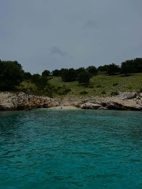 Sarandë Boat Tour with Free Beach Umbrella Access - Key Points